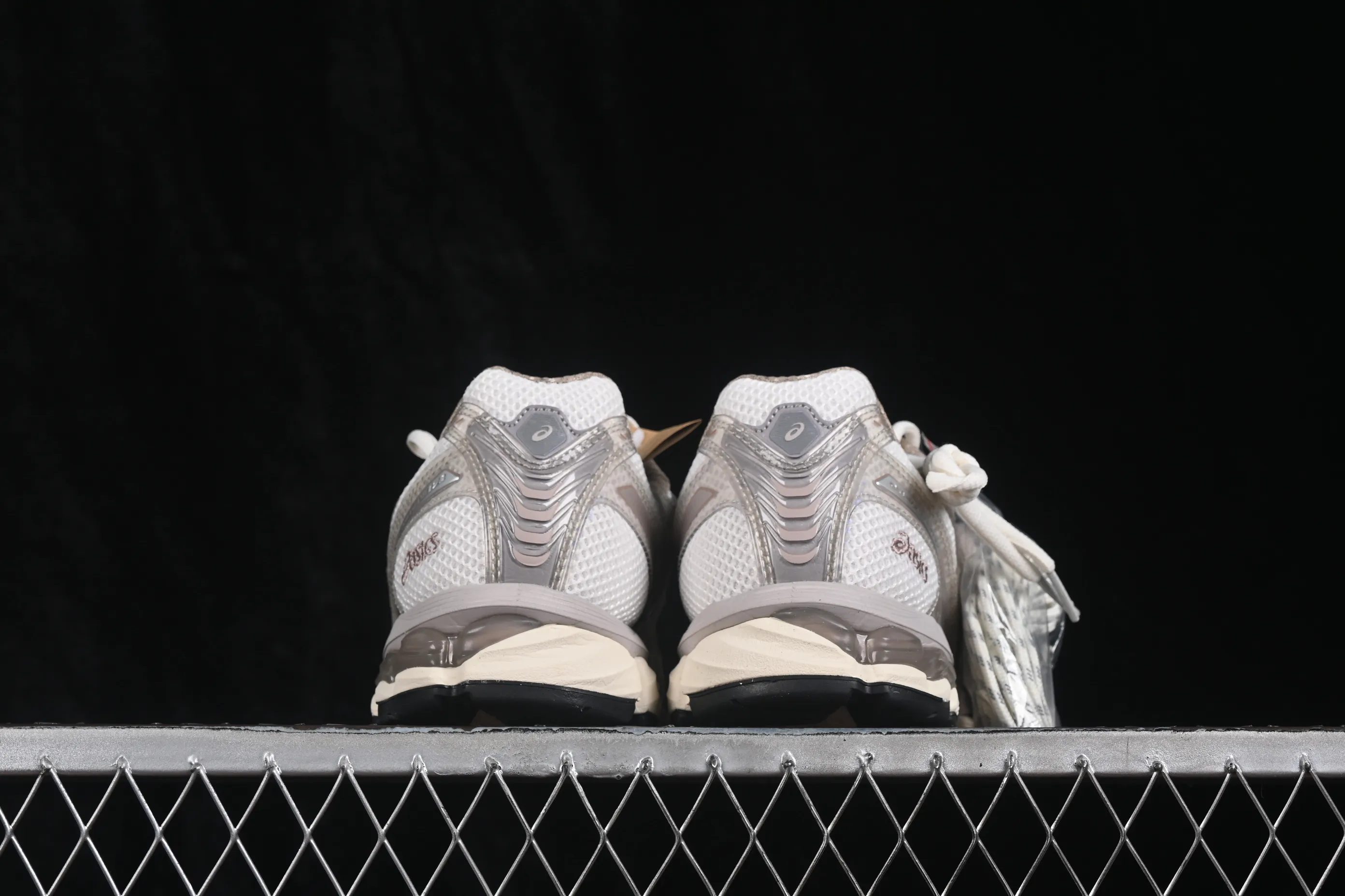 All categories Asics ASICS series Asics Gel-Nimbus 12.1 C version pure original Asics Gel-Nimbus 12.1 ASICS retro breathable casual shoes cushioning men's wear-resistant running shoes 1203B144-100